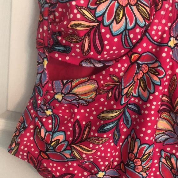 NWOT Tabatha Brown for Target Floral Print One Piece Swimsuit w/ Front Cut Out. - Picture 6 of 11
